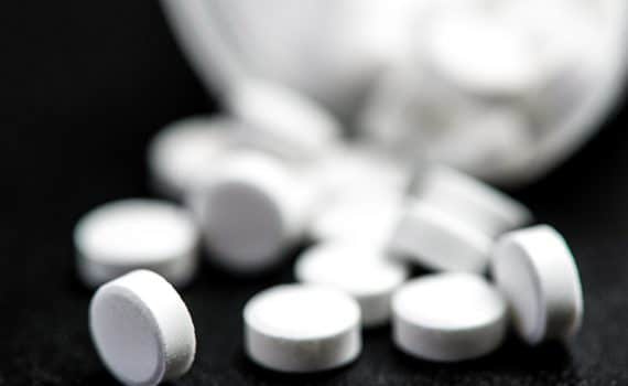 aspirin pills; speak with a doctor before starting a daily aspirin regimen to prevent heart attack or stroke