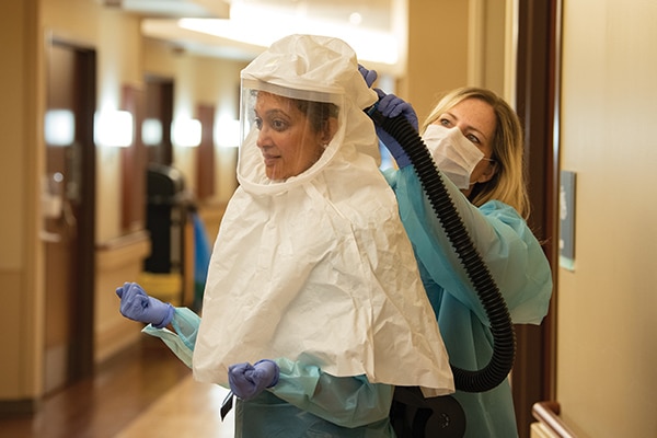 Infection prevention manager Cheryl Wherry (right), BSN, RN, CIC, LSSYB, supports Shantala Samart, MD, infectious disease physician on the medical staff at Methodist Mansfield