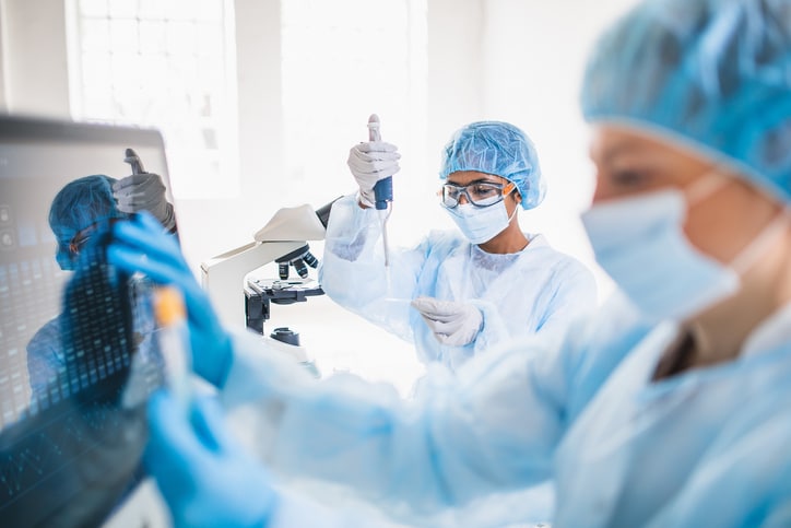 Medical technicians in a lab 