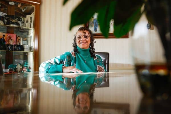 Heart attack survivor Deborah Williams sits at a table in her Arlington home.