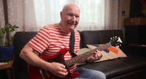 VIDEO: He’s ready to rock ‘n’ roll again after knee replacement