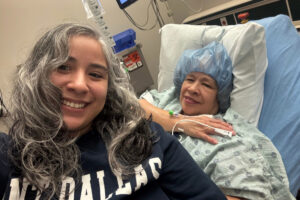 Burn patient Vivian Pina with her daughter in the hospital.
